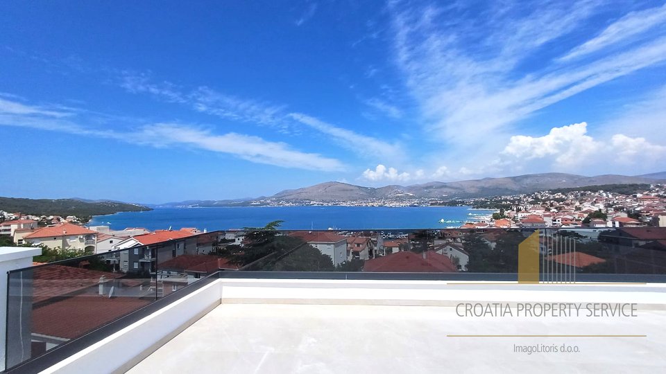 Luksuzni penthouse s pogledom na more na prekrasnom otoku Čiovu!