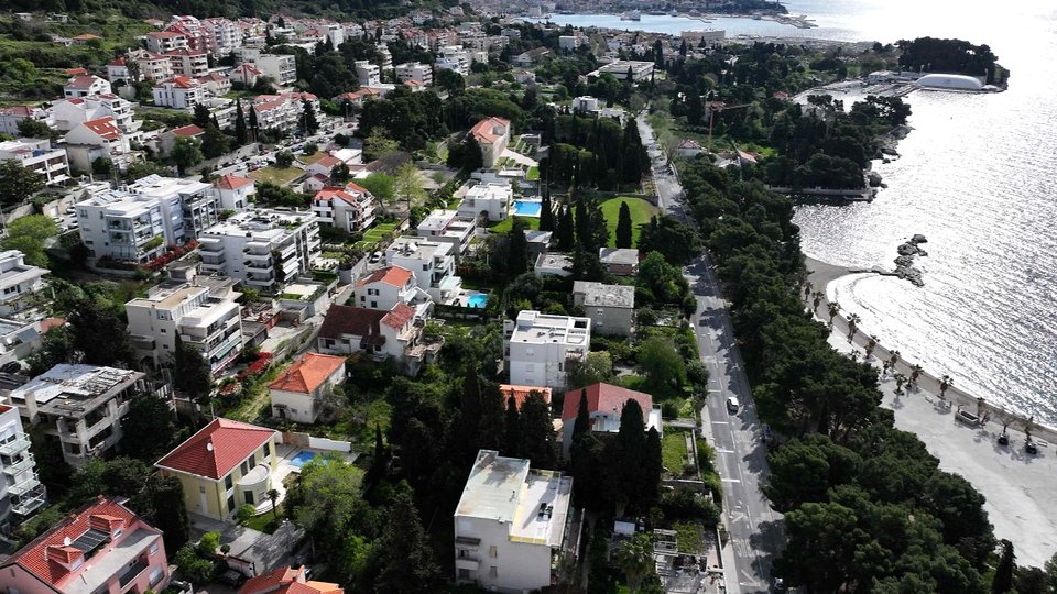 Luksuzni penthouse u elitnoj četvrti, 100 m od plaže – Split!