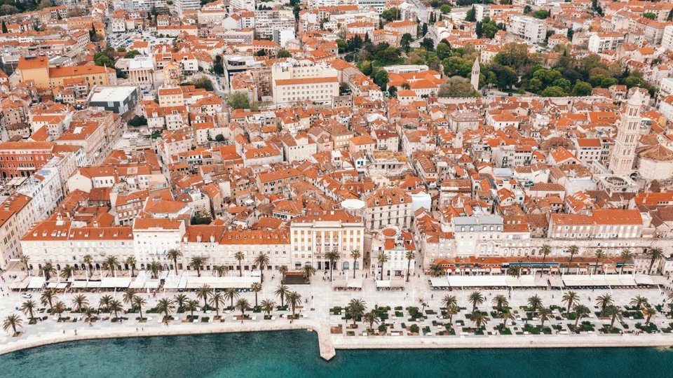 Luksuzno stanovanje s pogledom na morje v elitnem okrožju, 100 m od plaže - Split!