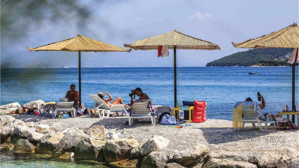 Predivna kuća na ekskluzivnoj lokaciji uz plažu na otoku Čiovu!