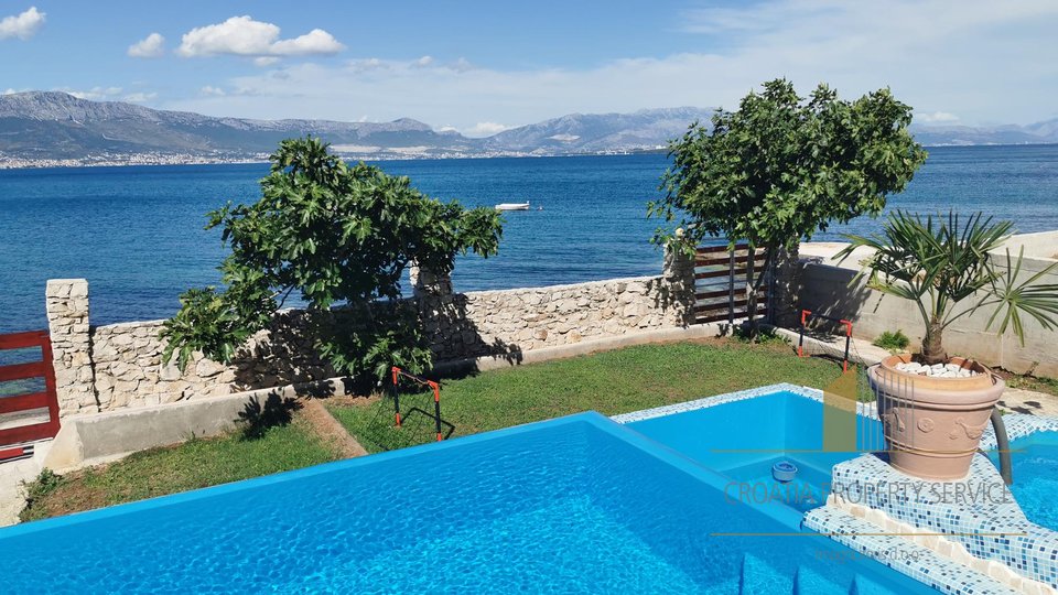 A beautiful house in an exclusive location next to the beach on the island of Čiovo!