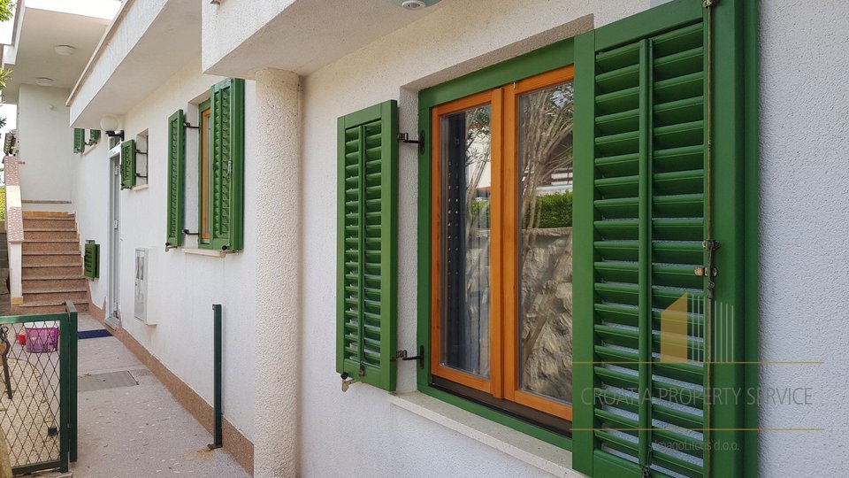 Beautiful apartment house 60 m from the beach in the vicinity of Zadar!