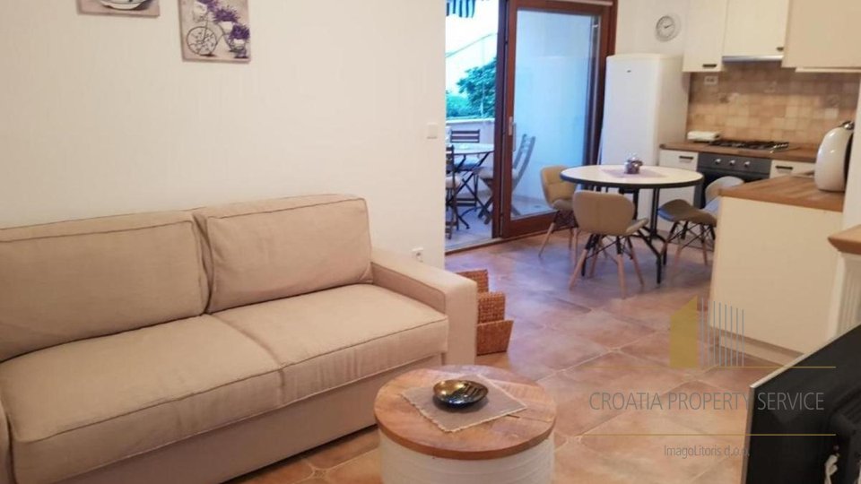 Beautiful apartment house 60 m from the beach in the vicinity of Zadar!