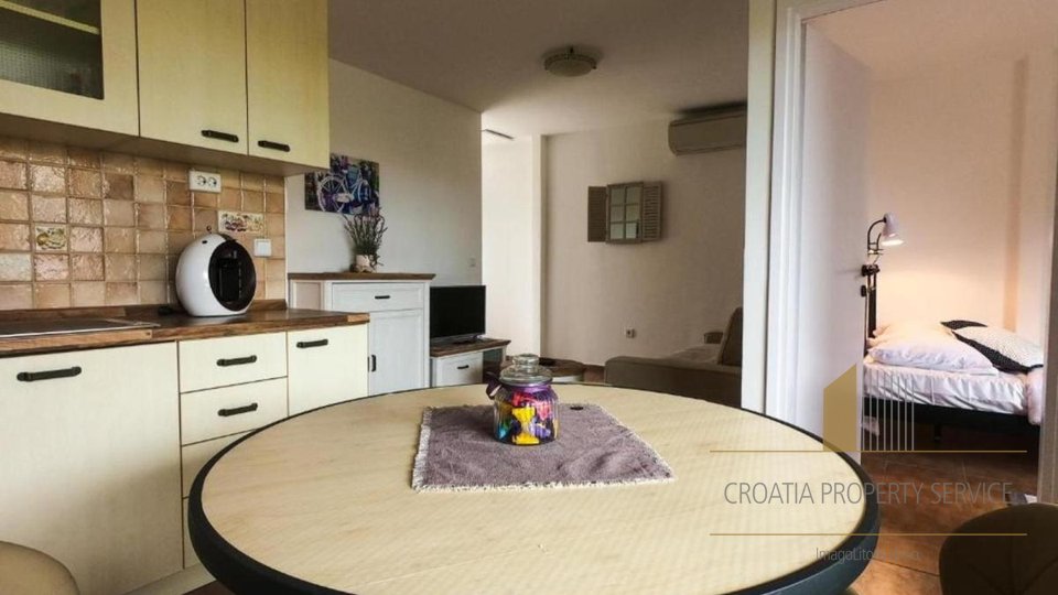 Beautiful apartment house 60 m from the beach in the vicinity of Zadar!