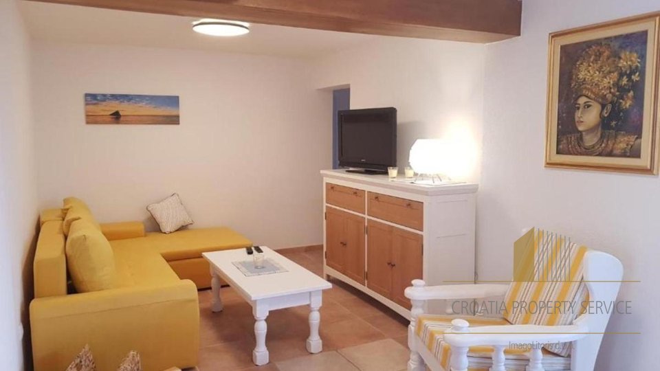 Beautiful apartment house 60 m from the beach in the vicinity of Zadar!