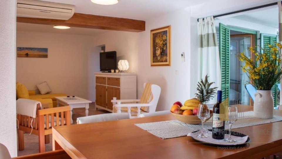 Beautiful apartment house 60 m from the beach in the vicinity of Zadar!