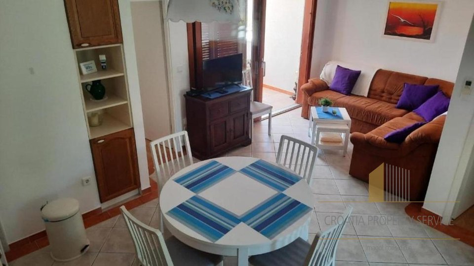 Beautiful apartment house 60 m from the beach in the vicinity of Zadar!