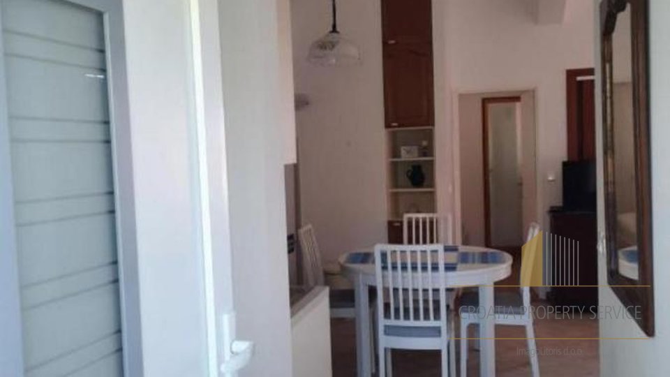 Beautiful apartment house 60 m from the beach in the vicinity of Zadar!