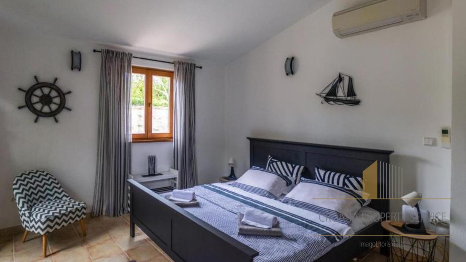 Beautiful apartment house 60 m from the beach in the vicinity of Zadar!