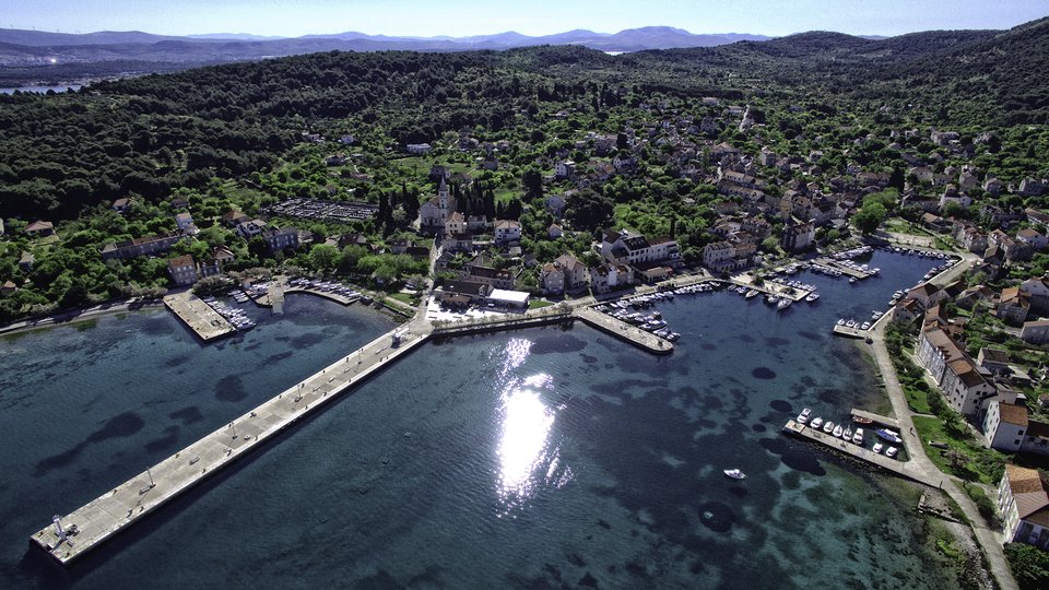 Wunderschöne Steinvilla 40 m vom Strand entfernt auf der Insel Zlarin!