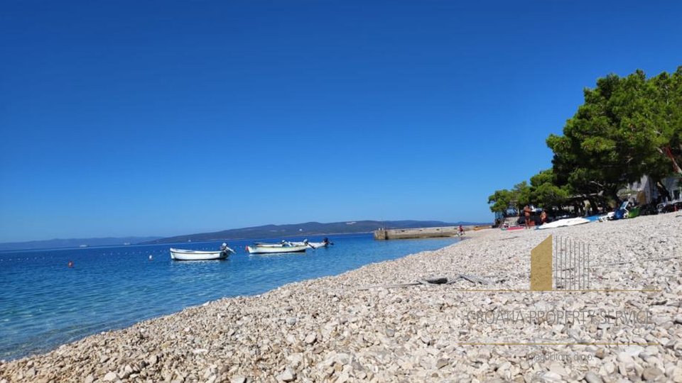 Predivna renovirana kuća 40 m od mora na Makarskoj rivijeri!