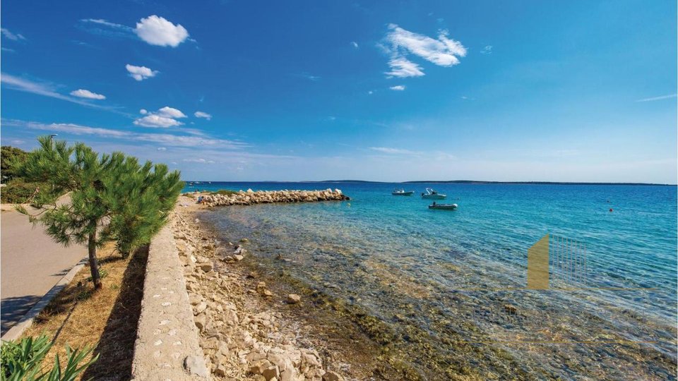 Očarljiva počitniška hiša s panoramskim pogledom na morje na otoku Pagu!