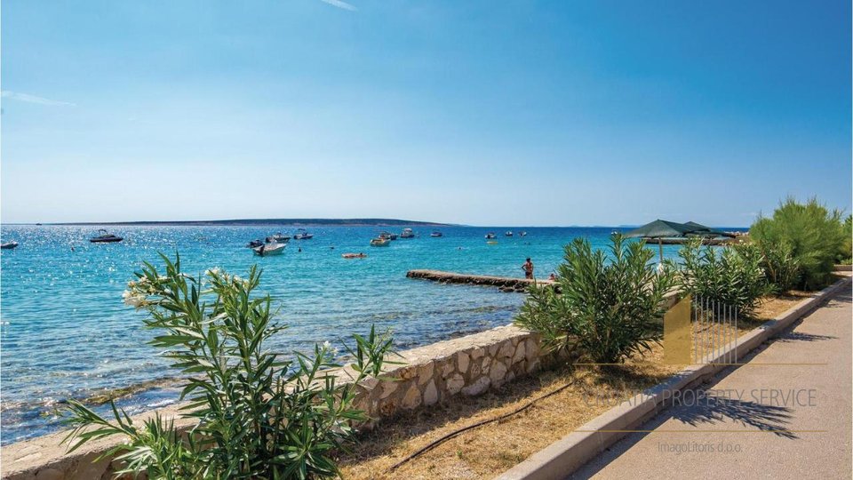 Očarljiva počitniška hiša s panoramskim pogledom na morje na otoku Pagu!