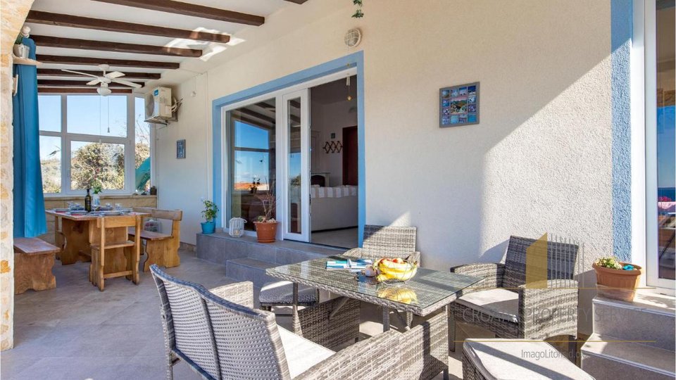 Charming holiday home with a panoramic sea view on the island of Pag!