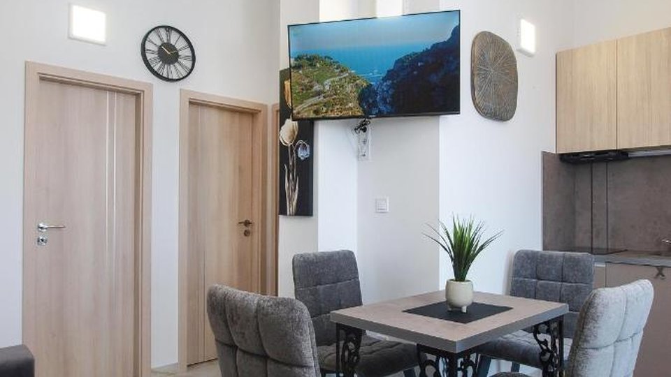 Predivna apartmanska vila na s pogledom na more na otoku Čiovu!