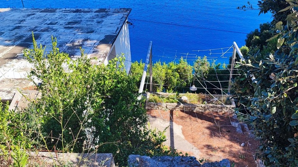 House for adaptation with great potential, first row by the sea - Mljet!