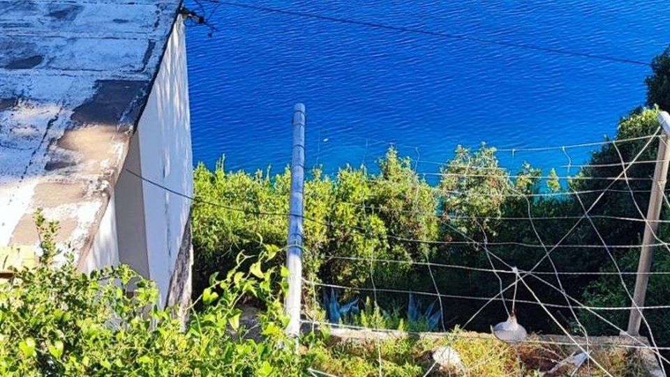 Anpassungshaus mit großem Potenzial, erste Reihe am Meer - Mljet!