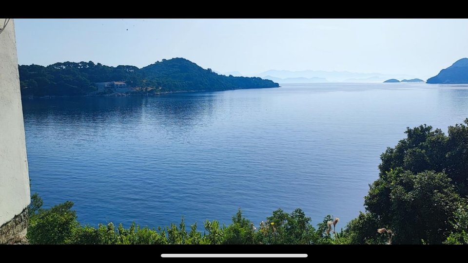 House for adaptation with great potential, first row by the sea - Mljet!