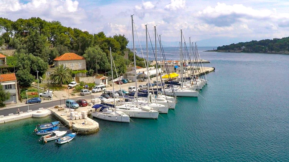 Baugrundstück 80 m vom Meer entfernt auf der Insel Šolta!