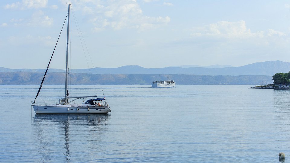 Baugrundstück 80 m vom Meer entfernt auf der Insel Šolta!