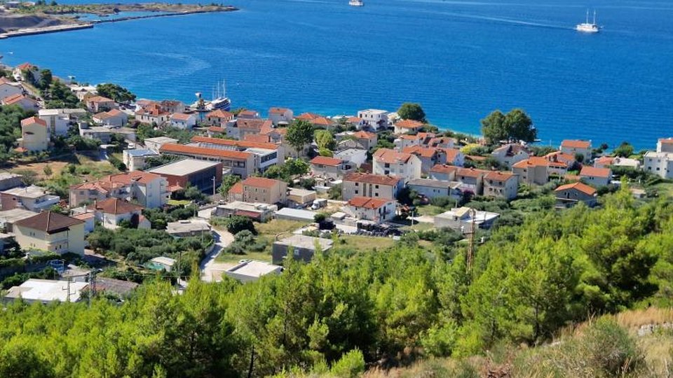 Building plot with an open view of the sea on the Omiš Riviera!