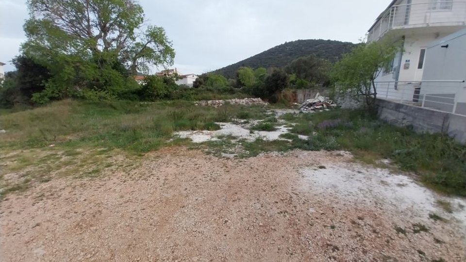 Building land only 250 meters from the sea in beautiful Vinišće!