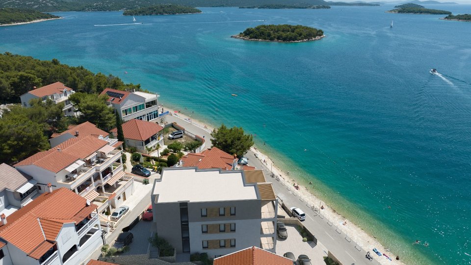 Moderno stanovanje z vrtom v novi stavbi ob morju - otok Murter!