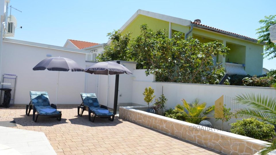 Beautiful villa with a pool 300 m from the sea on the island of Vir!