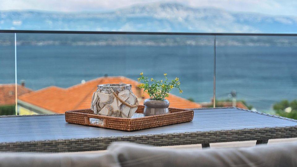 Luksuzni penthouse s strešno teraso 100 m od plaže na otoku Čiovo!