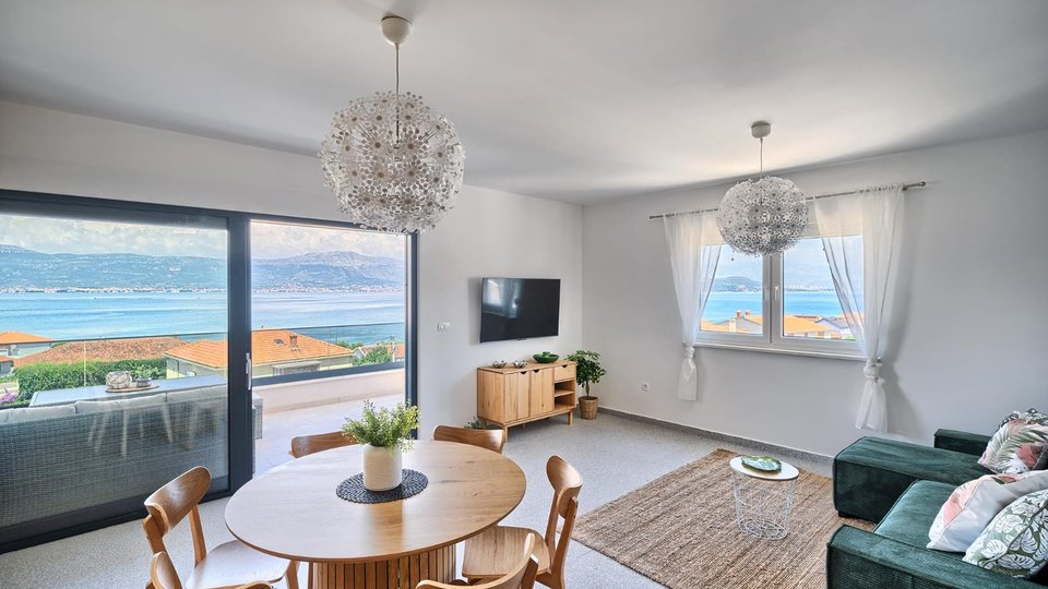 Luksuzni penthouse s strešno teraso 100 m od plaže na otoku Čiovo!