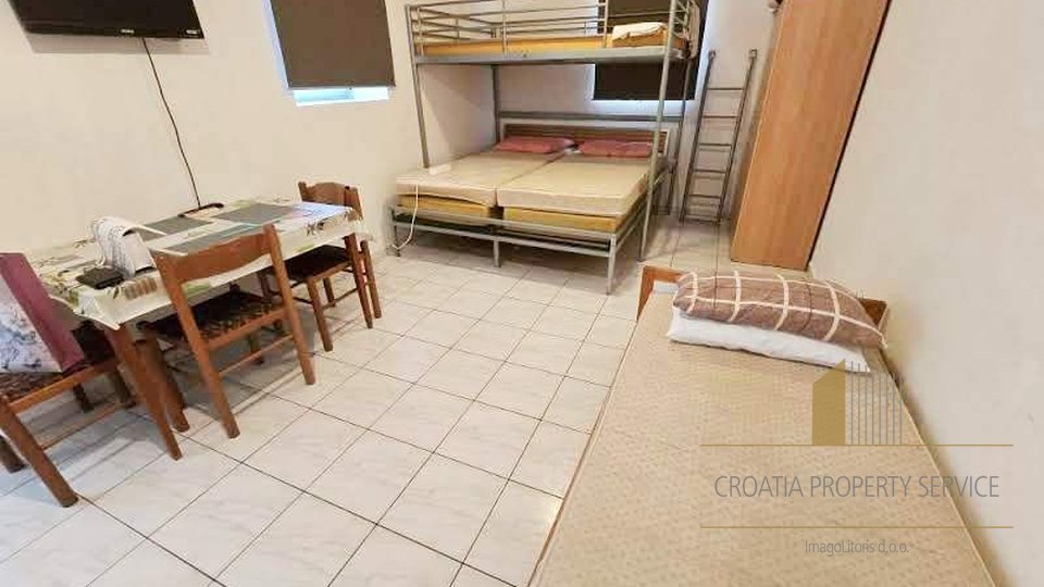 Apartment house with a roof terrace in the heart of Makarska - an ideal investment in tourism!