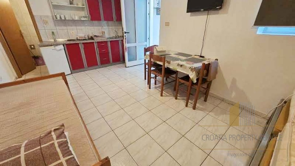 Apartment house with a roof terrace in the heart of Makarska - an ideal investment in tourism!