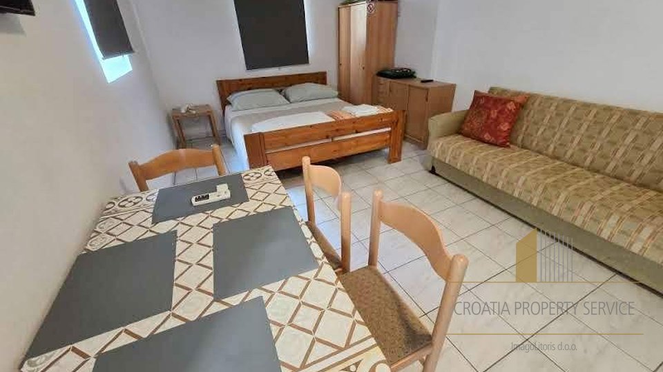 Apartment house with a roof terrace in the heart of Makarska - an ideal investment in tourism!