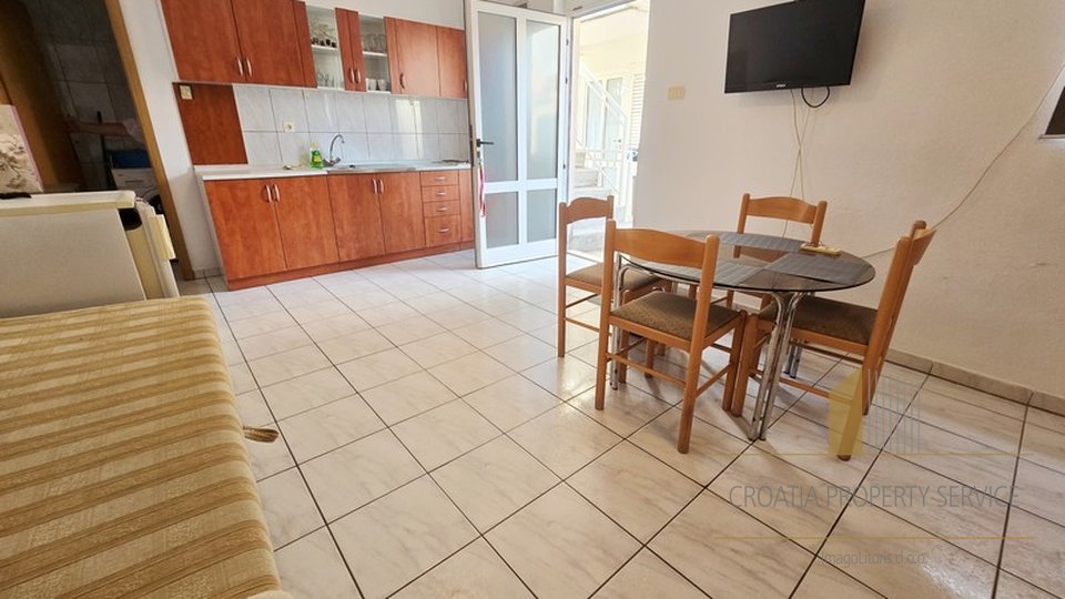 Apartment house with a roof terrace in the heart of Makarska - an ideal investment in tourism!