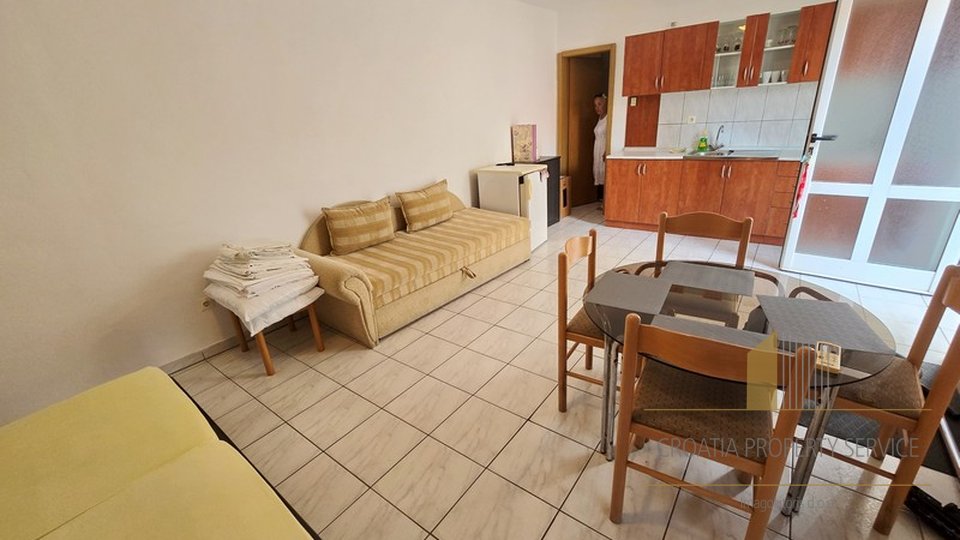 Apartment house with a roof terrace in the heart of Makarska - an ideal investment in tourism!