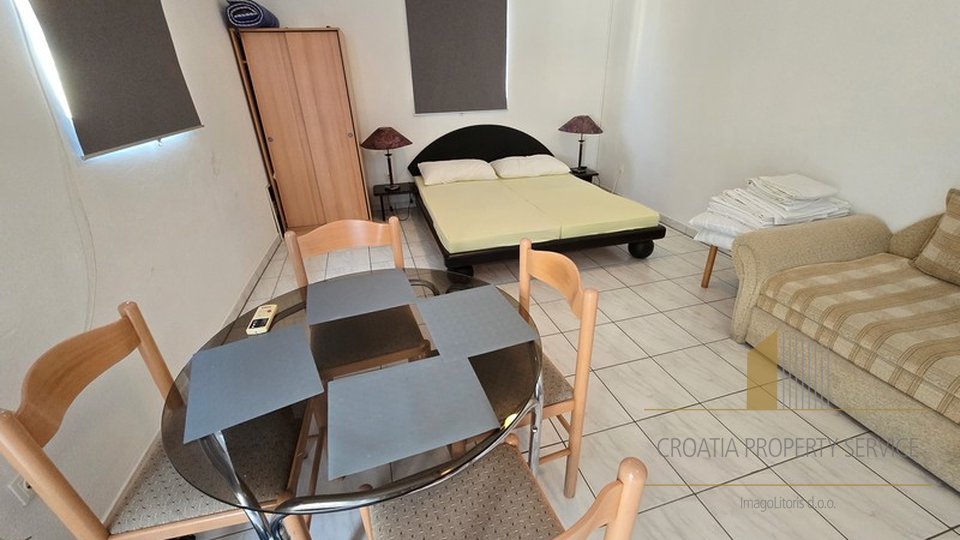 Apartment house with a roof terrace in the heart of Makarska - an ideal investment in tourism!