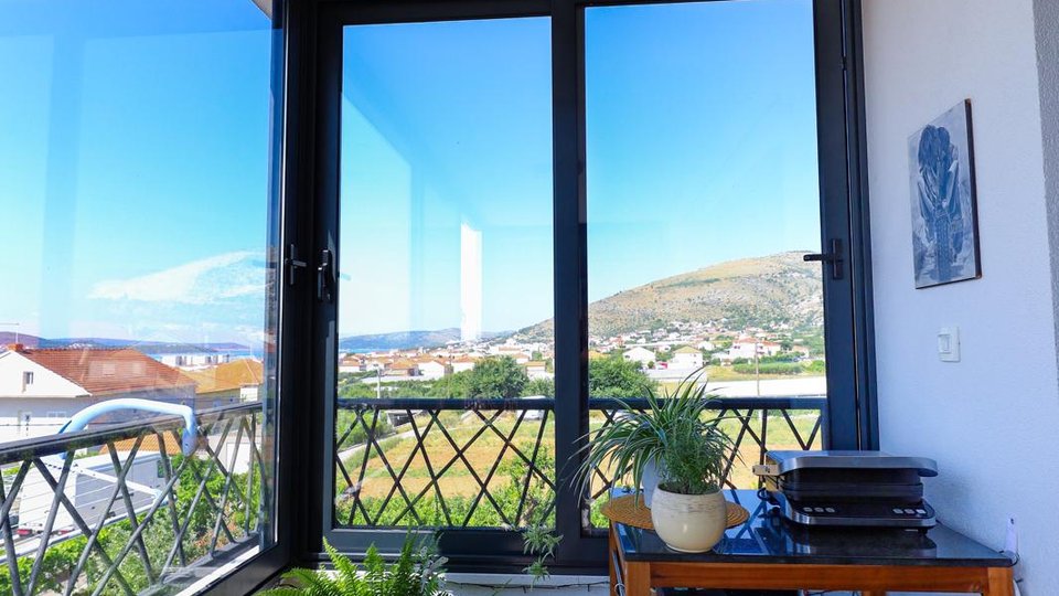 Schöne moderne Wohnung mit Meerblick in Trogir!