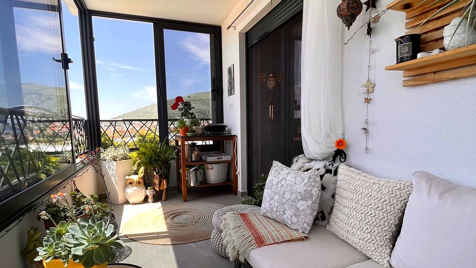 Beautiful modern apartment with sea view in Trogir!