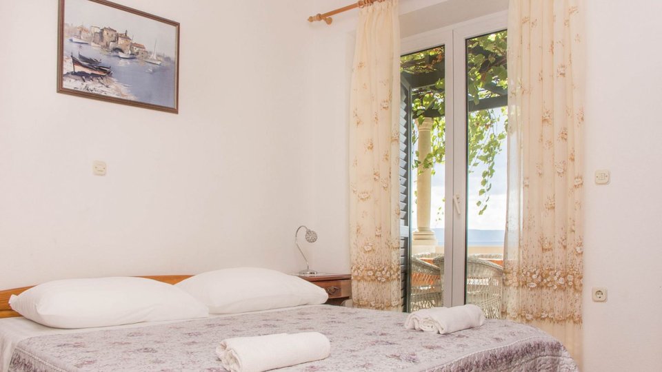 Beautiful apartment villa in the first row next to the beach on the island of Brač!