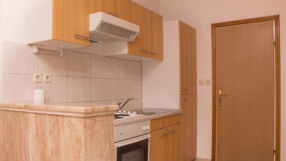 Prekrasna apartmanska  vila prvi red uz plažu na otoku Braču!