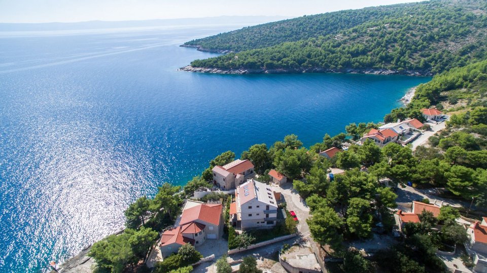 Beautiful apartment villa in the first row next to the beach on the island of Brač!