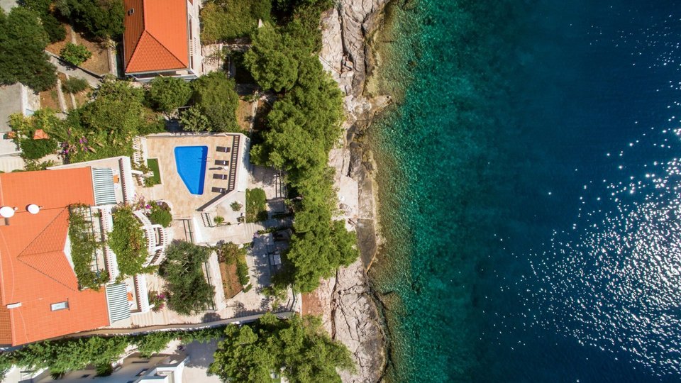 Wunderschöne Apartmentvilla in erster Reihe direkt am Strand auf der Insel Brač!