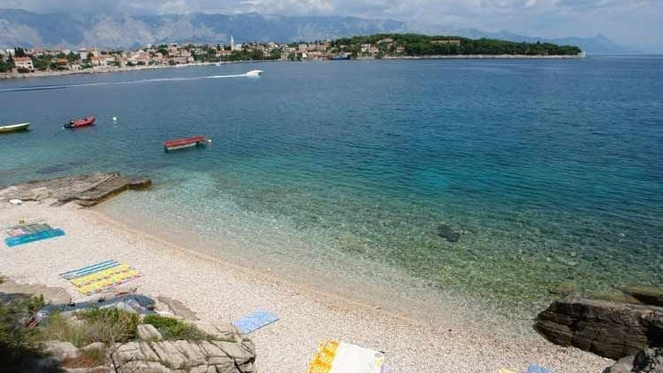 Beautiful apartment villa in the first row next to the beach on the island of Brač!