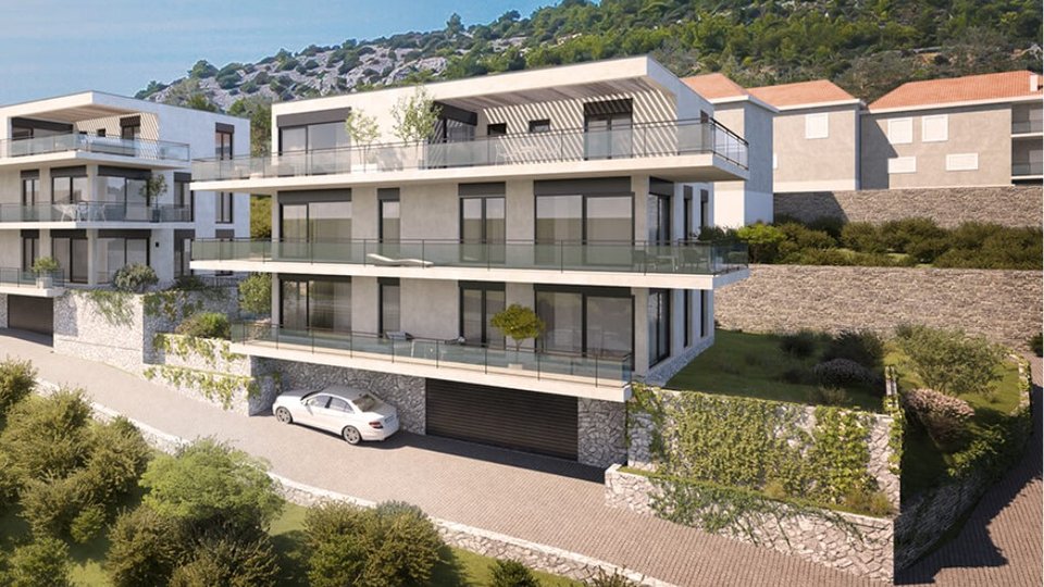 Luxuswohnung mit Garten 50 m vom Meer entfernt im schönen Ražanj!