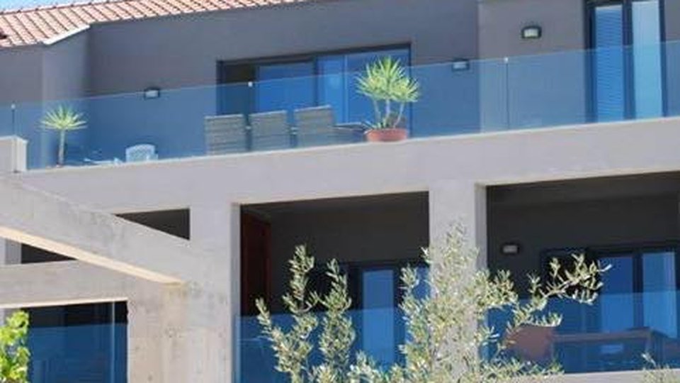 Two luxury villas with a swimming pool in the first row by the beach on the island of Brač!