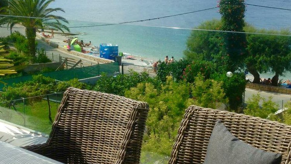 Zwei Luxusvillen mit Swimmingpool in der ersten Reihe am Strand auf der Insel Brač!