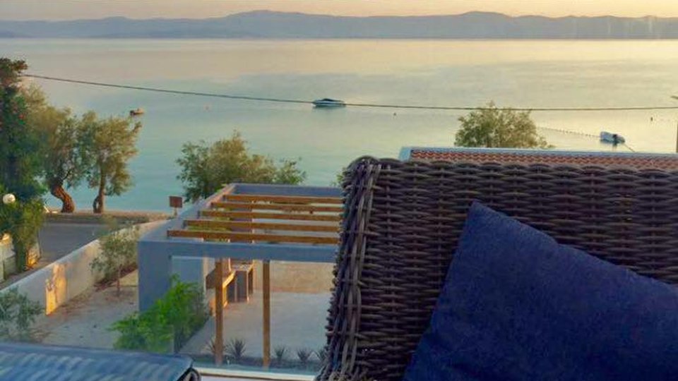 Two luxury villas with a swimming pool in the first row by the beach on the island of Brač!