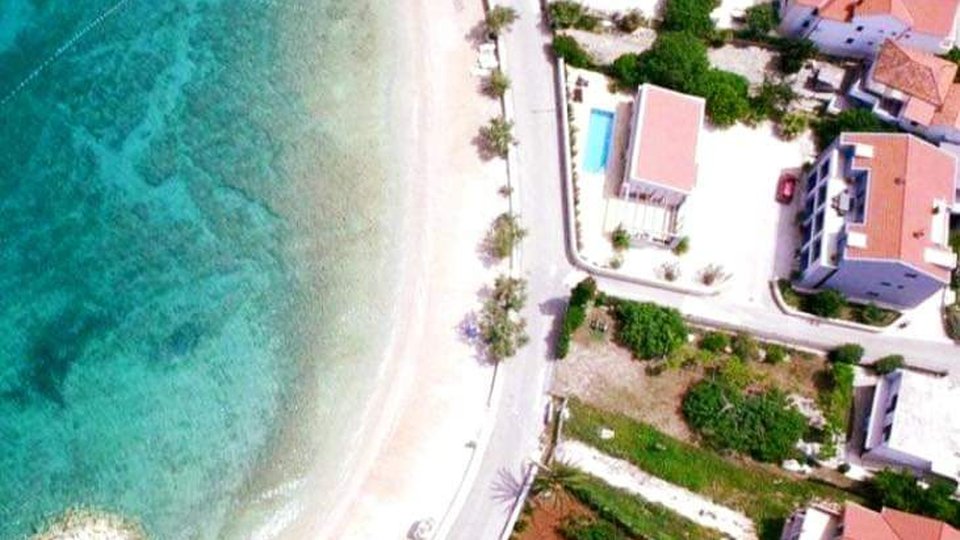 Zwei Luxusvillen mit Swimmingpool in der ersten Reihe am Strand auf der Insel Brač!