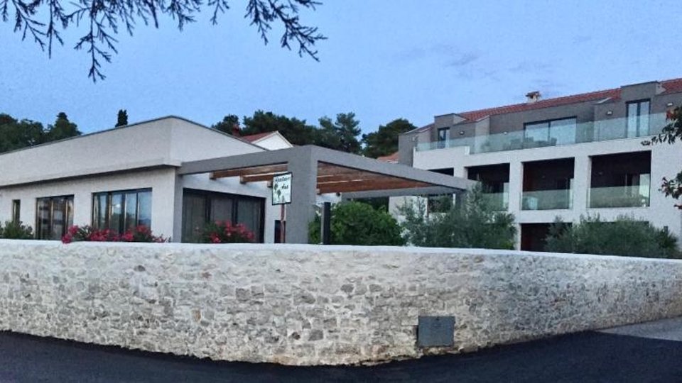 Two luxury villas with a swimming pool in the first row by the beach on the island of Brač!