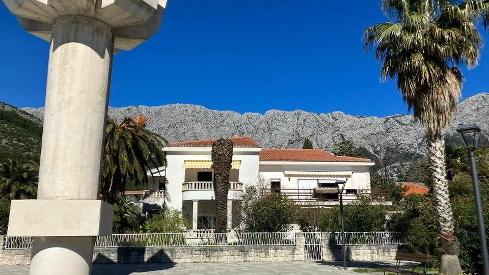 Beautiful house on the first row by the sea in Zaostrog, Makarska Riviera!